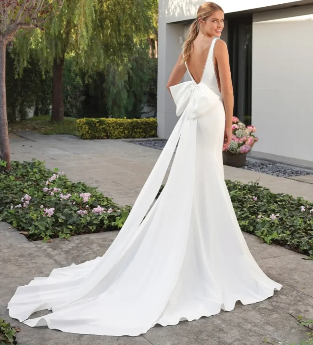 Sexy V-Neck Beaded Wedding Dresses With Bow Mermaid Ivory Zipper Back Sweep Train Bridal Gowns Vestidos de Novia Customized