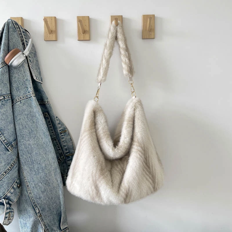 Weiche Kunstfell-Umhängetasche, Flauschige Plüsch-Handtasche für Damen, Warme Wintertasche für den Alltag, Große Kapazität, Leichtgewicht – Detail 5