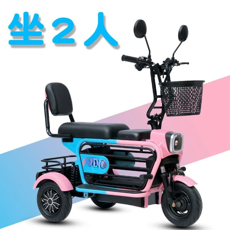 Four-seater disc brake old scooter picks up and drops off children with shed scenic spot sightseeing bus