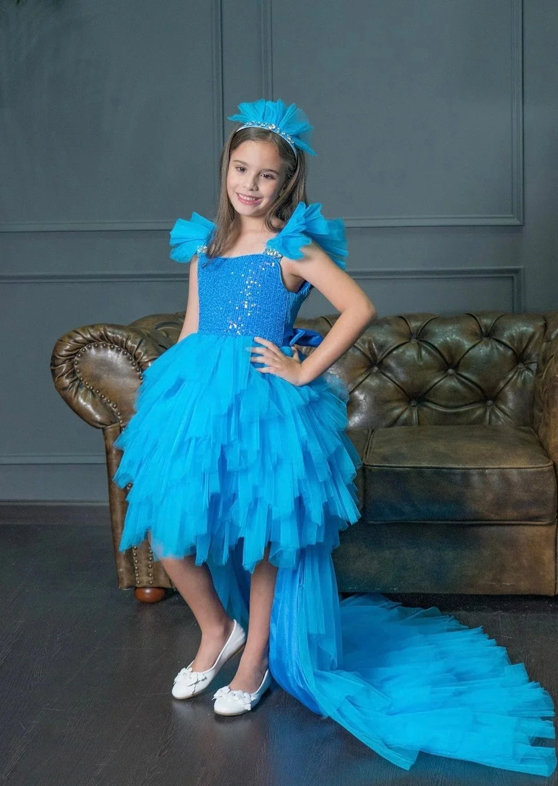 Blaue Blumenmädchenkleider für die Hochzeit, Baby-Geburtstagsparty-Kleider, maßgeschneidertes High-Low-Erstkommunionkleid für Kinder