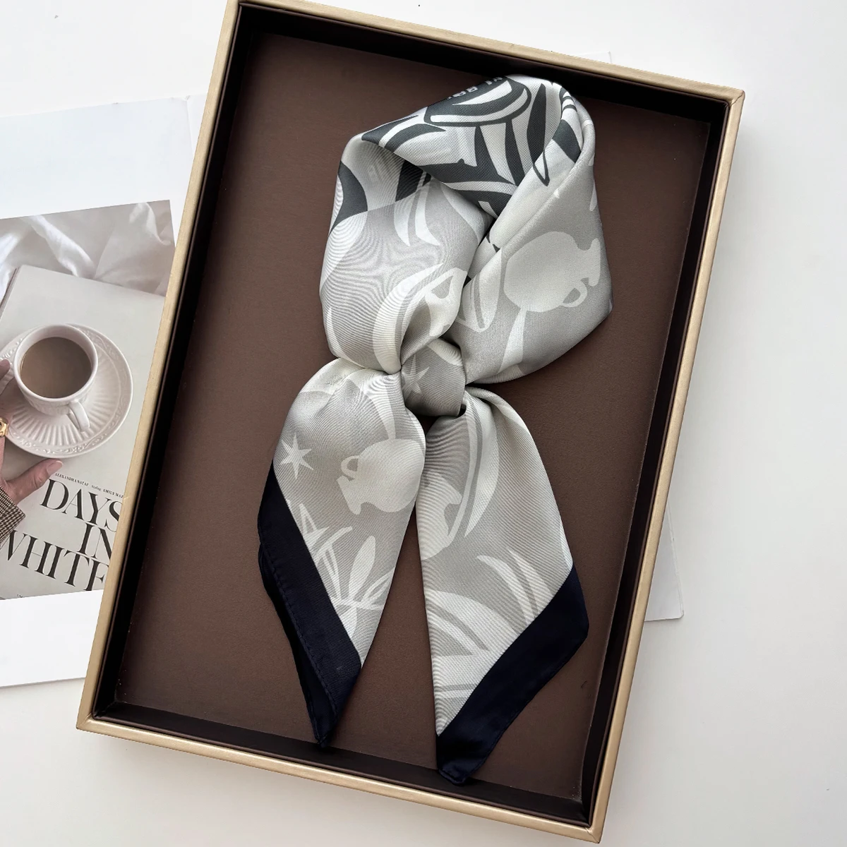 Weicher, luxuriöser quadratischer Schal aus Satin für Damen, mit Blumenmuster, Seidenimitat, Schals, Bandanas, Hijab, Halstuch, eleganter Schal, Wickeltücher