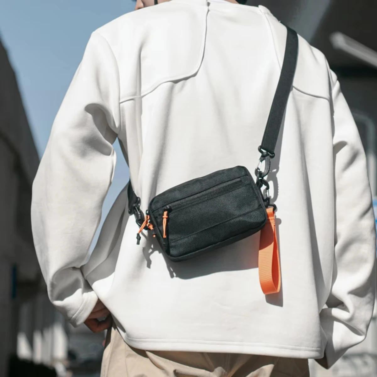 

Sling Bag for Cycling & Commuting, Lightweight Large Capacity Travel Shoulder Bag, Unisex Sports Waist Pack for Casual Outdoor