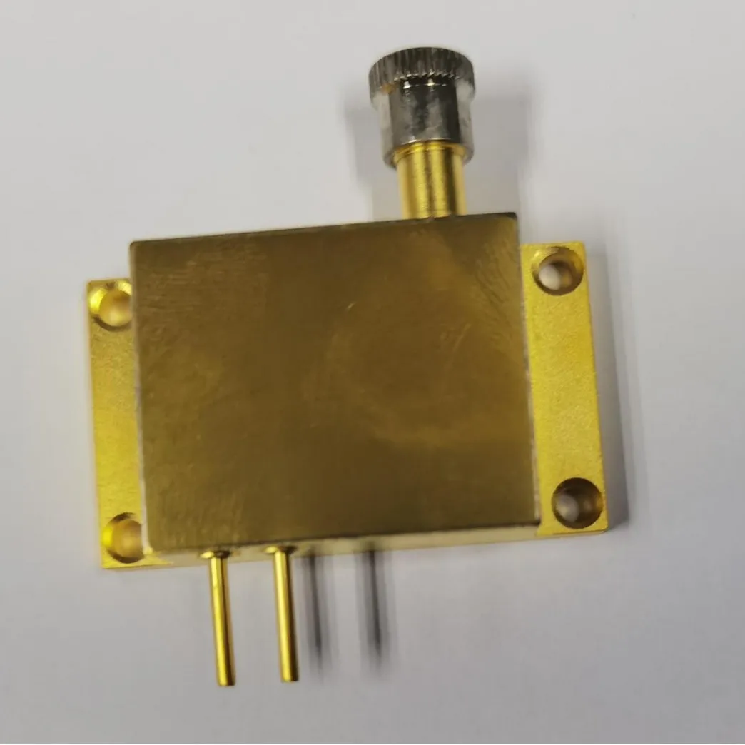 

Модуль оптоволоконного волоконно-оптического соединения 808 нм, источник спектрально-однородного излучения 15 Вт/30 Вт, оптоволокно 400 мкм, ширину спектра 3 нм