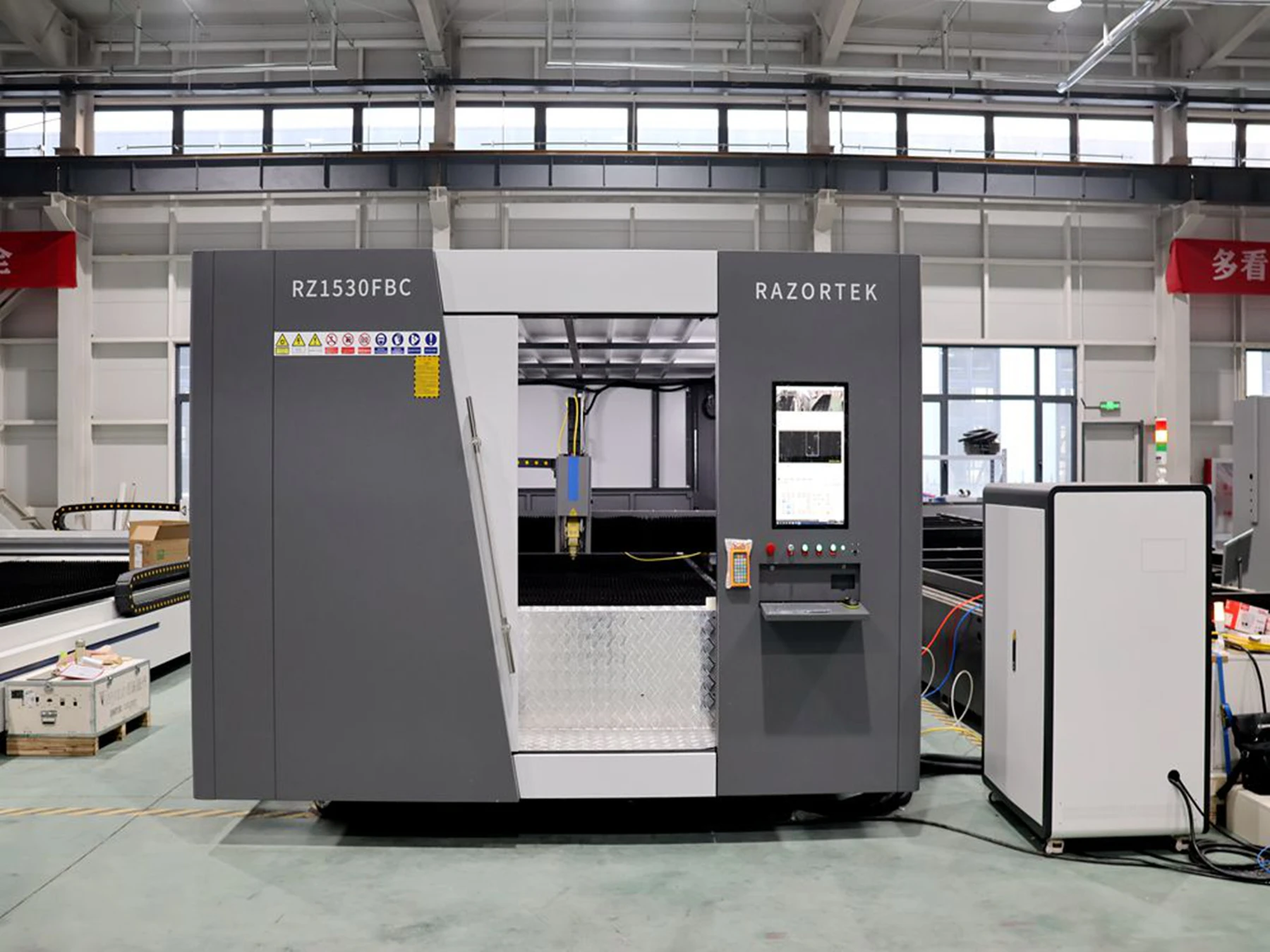 Image 7: Coupeur laser à fibre compact série 1530FBC : un système tout-en-un avec compresseur d'air intégré