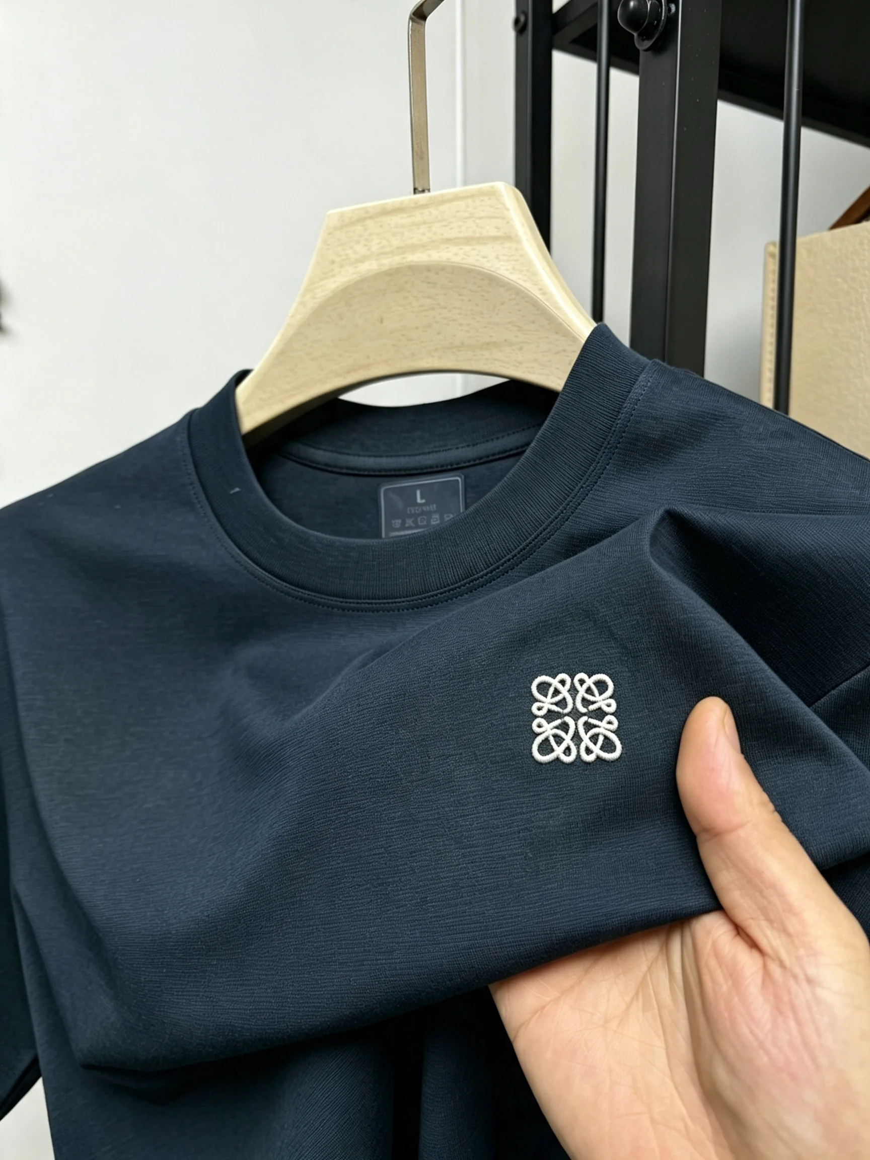 Men's Crew Neck T‑Shirt, Minimalist Embroidery Logo, Solid Color Basic Short Sleeve Tee, Casual Daily Wear For Men