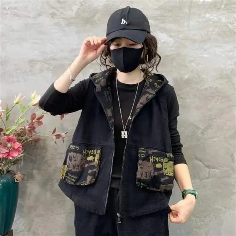 Vintage Color Patchwork Printed Denim Vest Female 2023 Fall Short Hooded Clip Loose Thin Everything Goes With Fashion Vest Coat