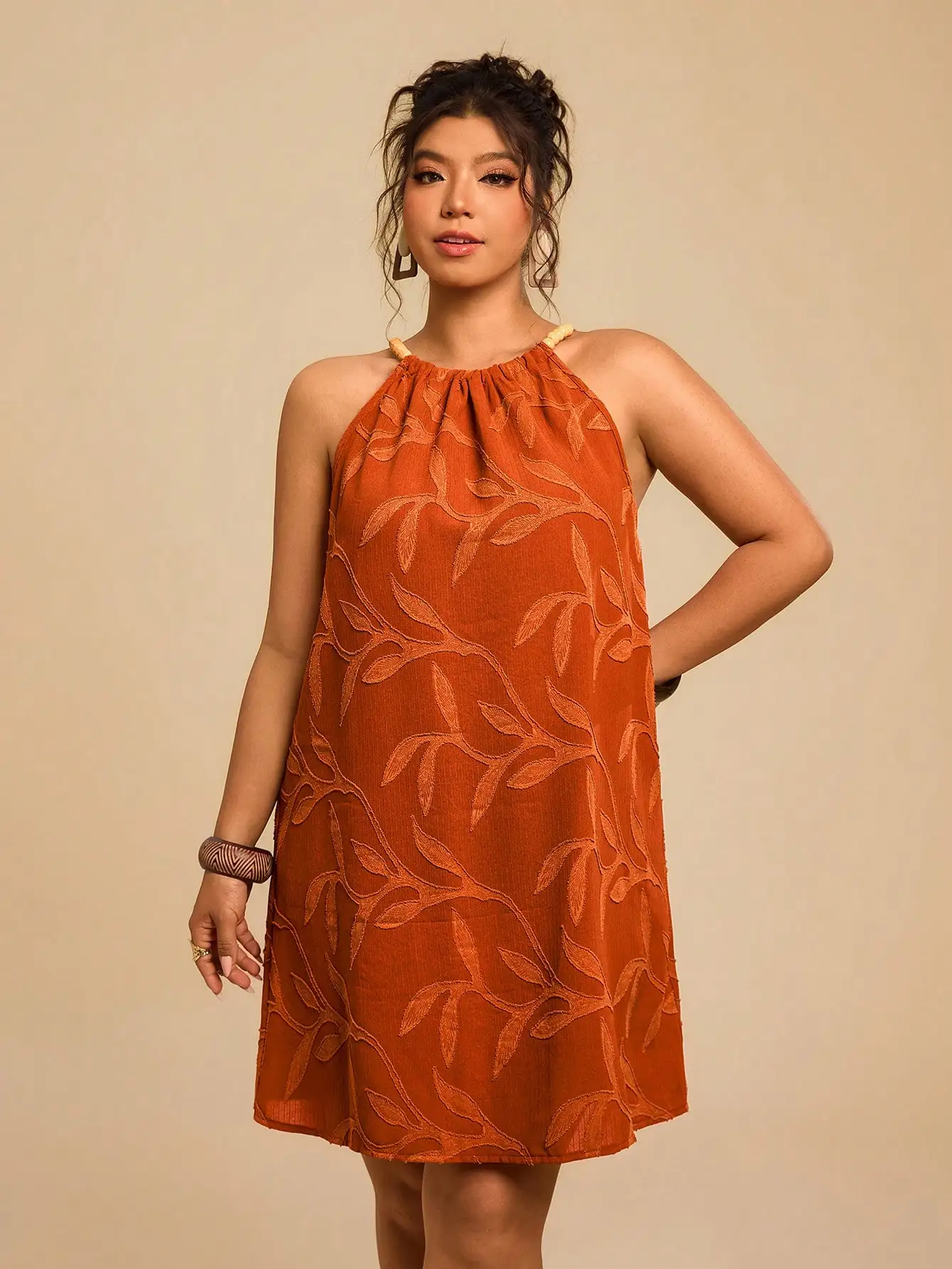 

Женское летнее повседневное платье с вышивкой в виде листьев, свободного кроя, с воротником-халтером