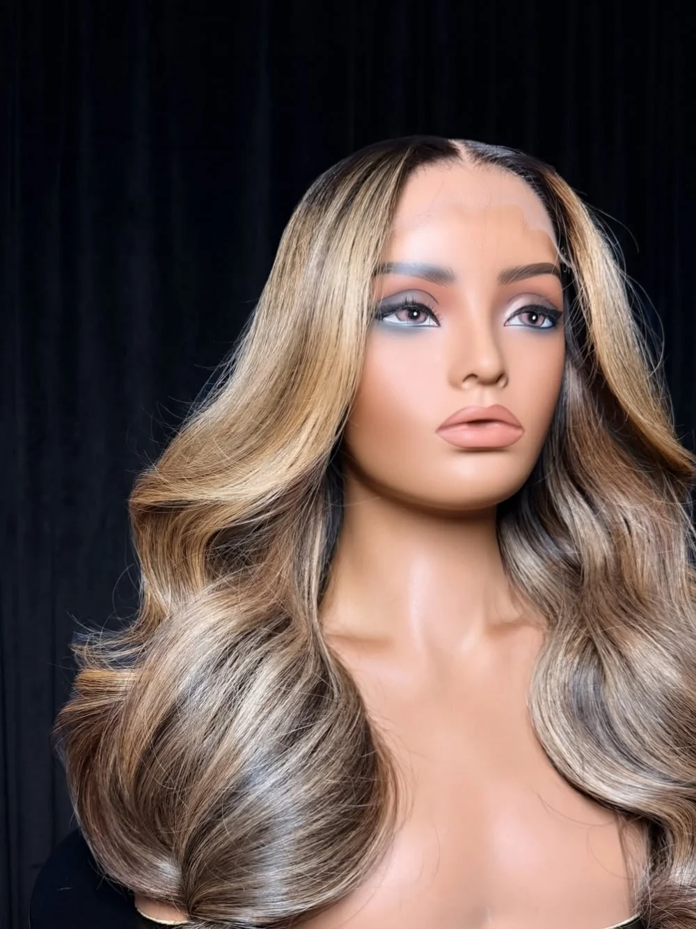 200% Balayage Blonde Highlight 13x4 Lace Front Wig Body Wave Wig Synthetic HD Ombre Honey Blonde Mixed Color Lace Frontal Wig