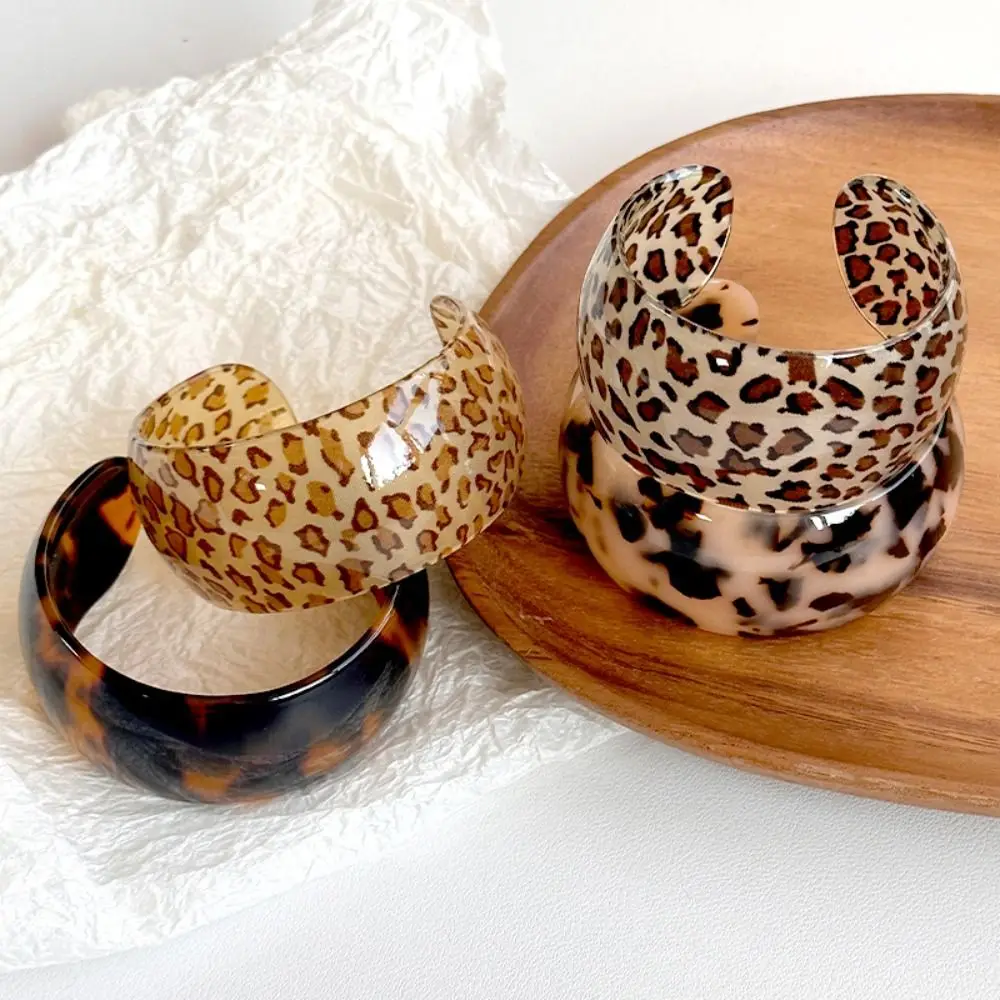 

Europe American Style Wide Open Bangle Temperament Jewelry Accessories Leopard Print Cuff Bangles Fashionable Resin Bangle Gift