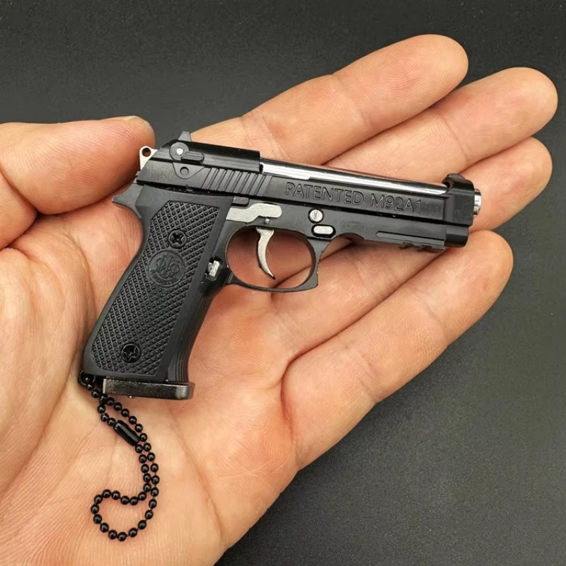 1:3 بيريتا مسدس سبيكة M92F بندقية تفكيك نموذج المفاتيح رمي قذائف قلادة اللعب الديكور الحرف التماثيل والمنمنمات #5