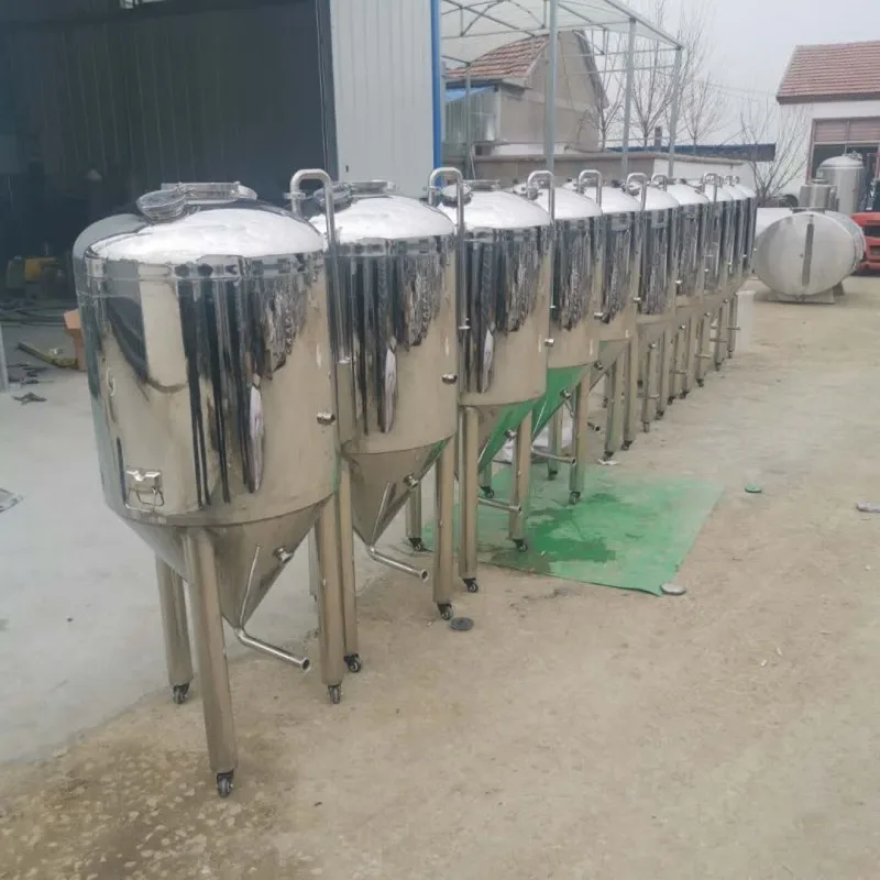 Customized automatic craft beer fermenter, small beer equipment, beer pressure-holding insulation cold tank, 300 liters room