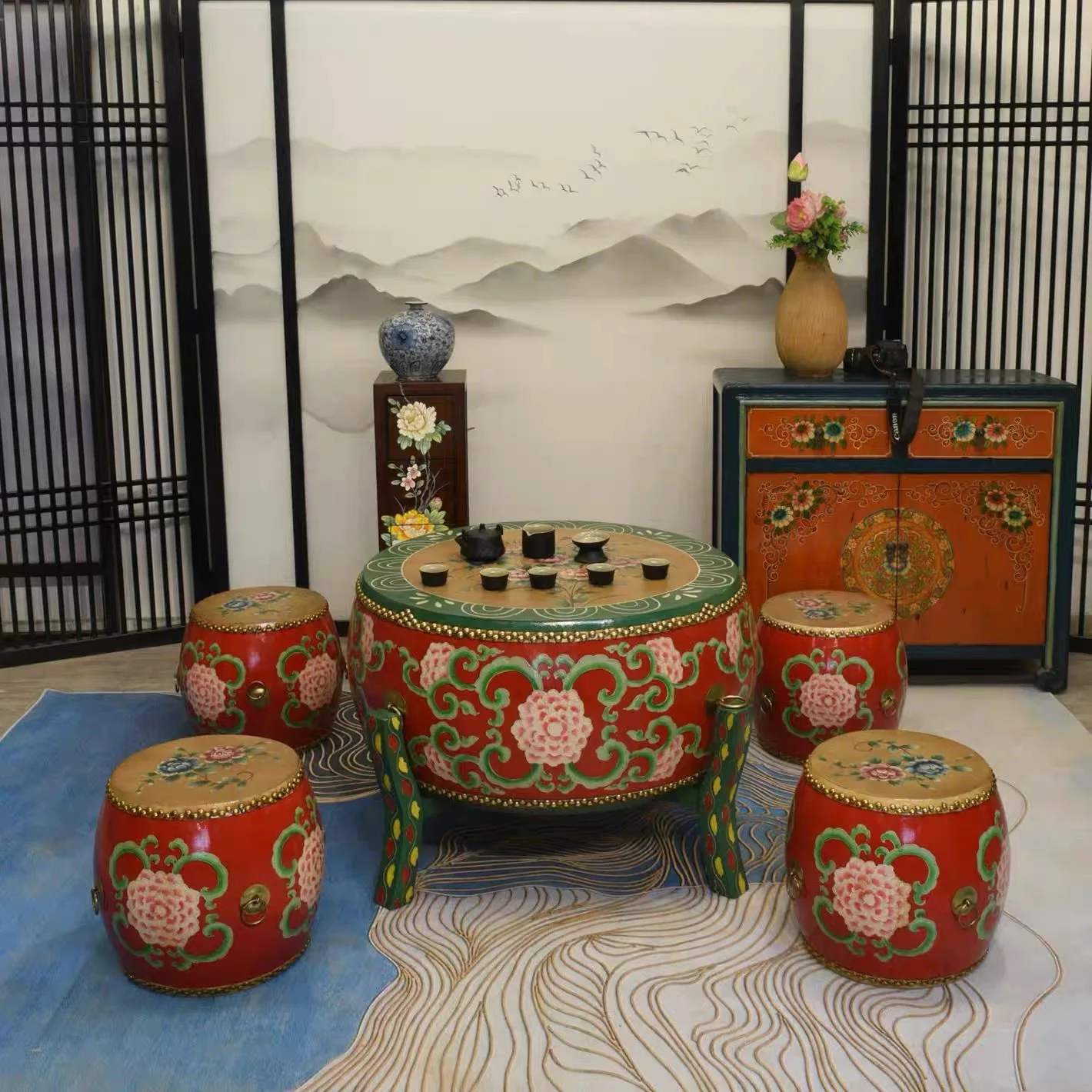 Modern new Chinese small coffee table, solid wood cowhide painted old drum stool