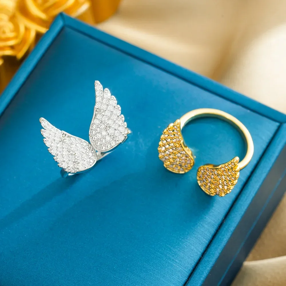 

9527A female niche design of a copper-plated 18K real gold ring with exaggerated wings and zircon openings