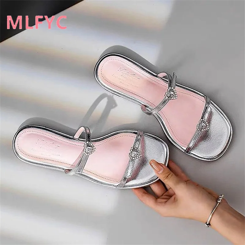 Diamond buckle slippers for women with thick heels and sandals for summer casual beach comfort