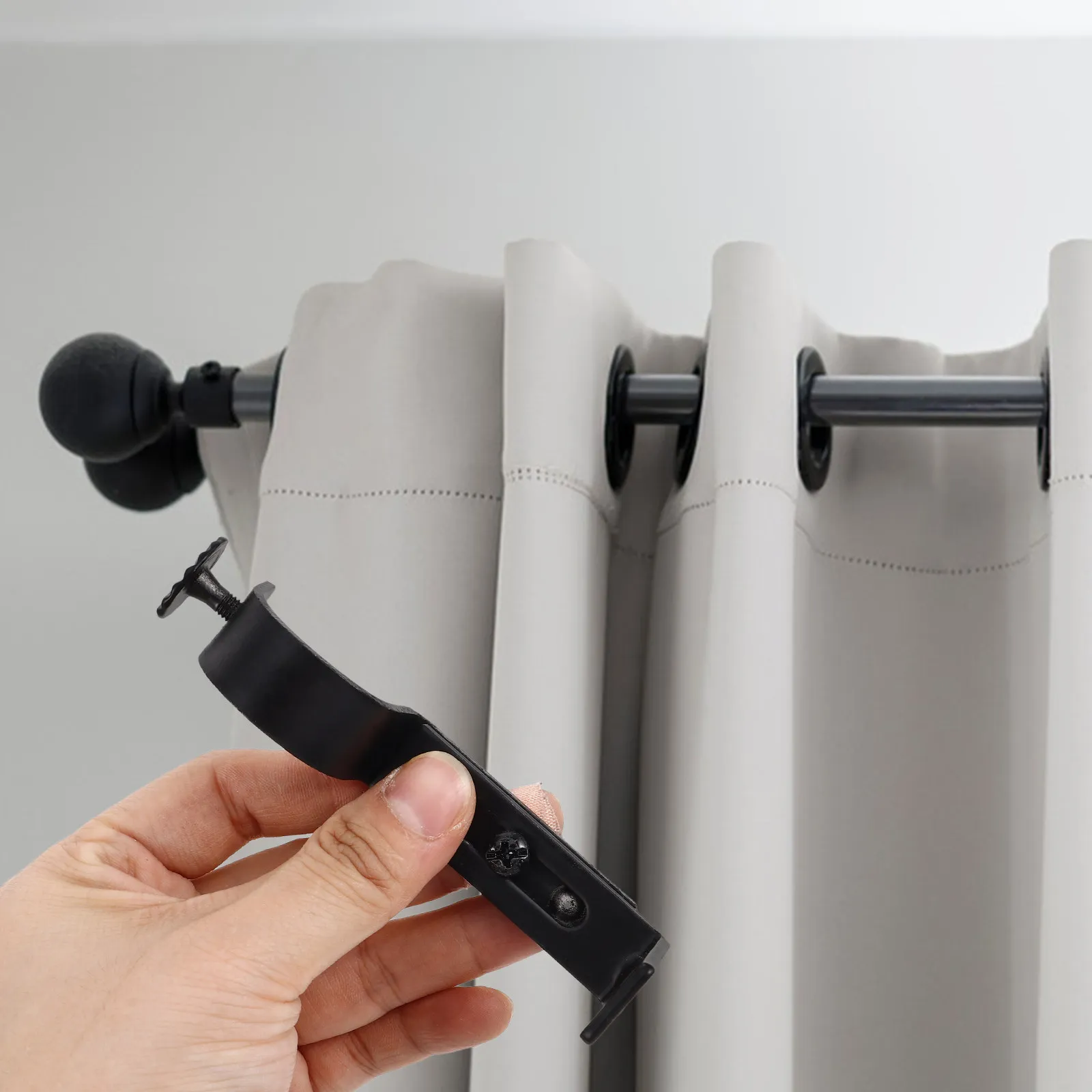 4Pcs Adjustable Heavy Duty Curtain Rod Brackets Iron Wall Mount Supports Easy Install Sleek Finish for Home Decor Curtain