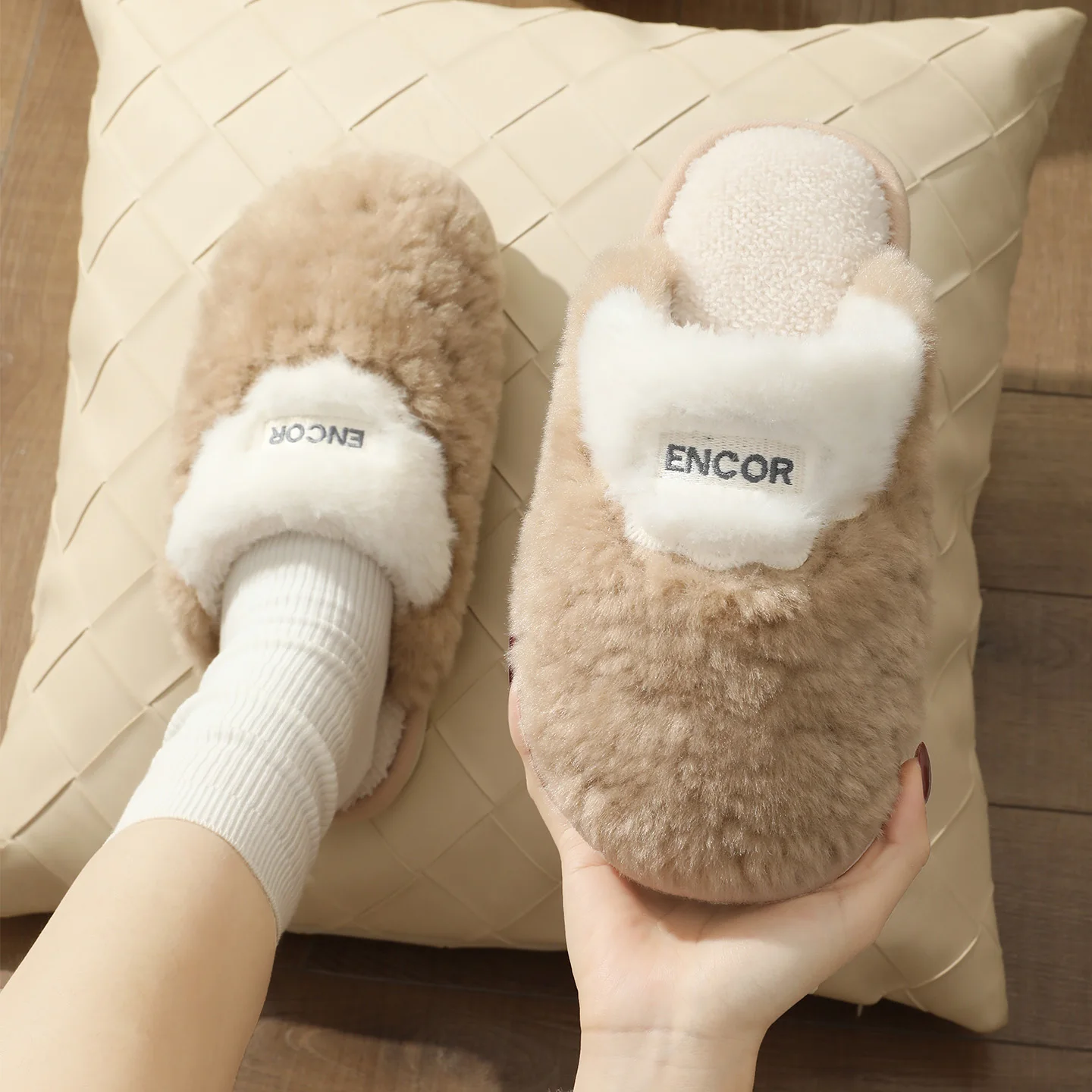 Winter Warm Plush Slippers Women Men Closed Heel Thick Sponge Sole House Shoes Indoor Fuzzy Non-Slip Couple Cotton Shoes