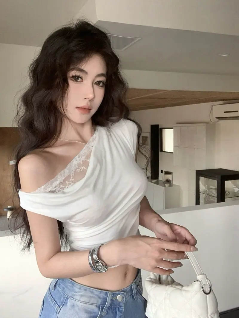 New Sweet and Spicy Off-shoulder Lace Spliced T-shirt for Women's Short Pleated Waist-hugging Top