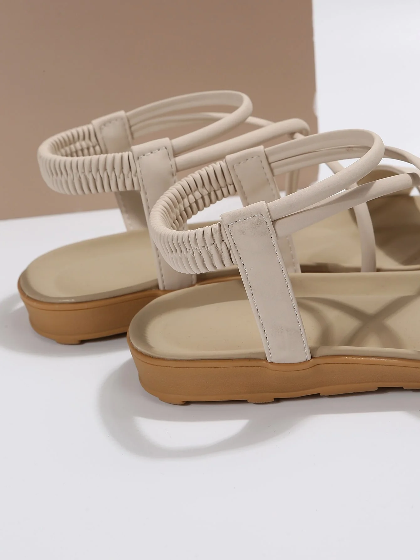 2026 Sommer Damen Flache Sandalen mit Kreuzriemen, offener Zehenpartie, lässige Strandschuhe, Übergrößen 36-45, leichte, bequeme Gehschuhe – Detail 11