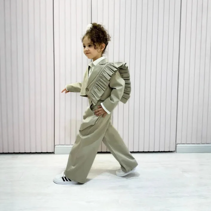 Girls Skirt 2025 Spring and Autumn New Childrens Clothing Girls Baby Fashion Unilateral Lace Casual Trousers Two Sets Simple