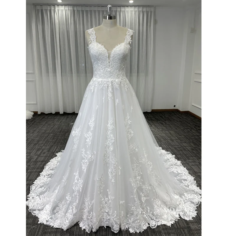 

Luxury Lace Appliques Wedding Dresses Sweetheart A-line Boho Bridal Gowns Court Train Buttons