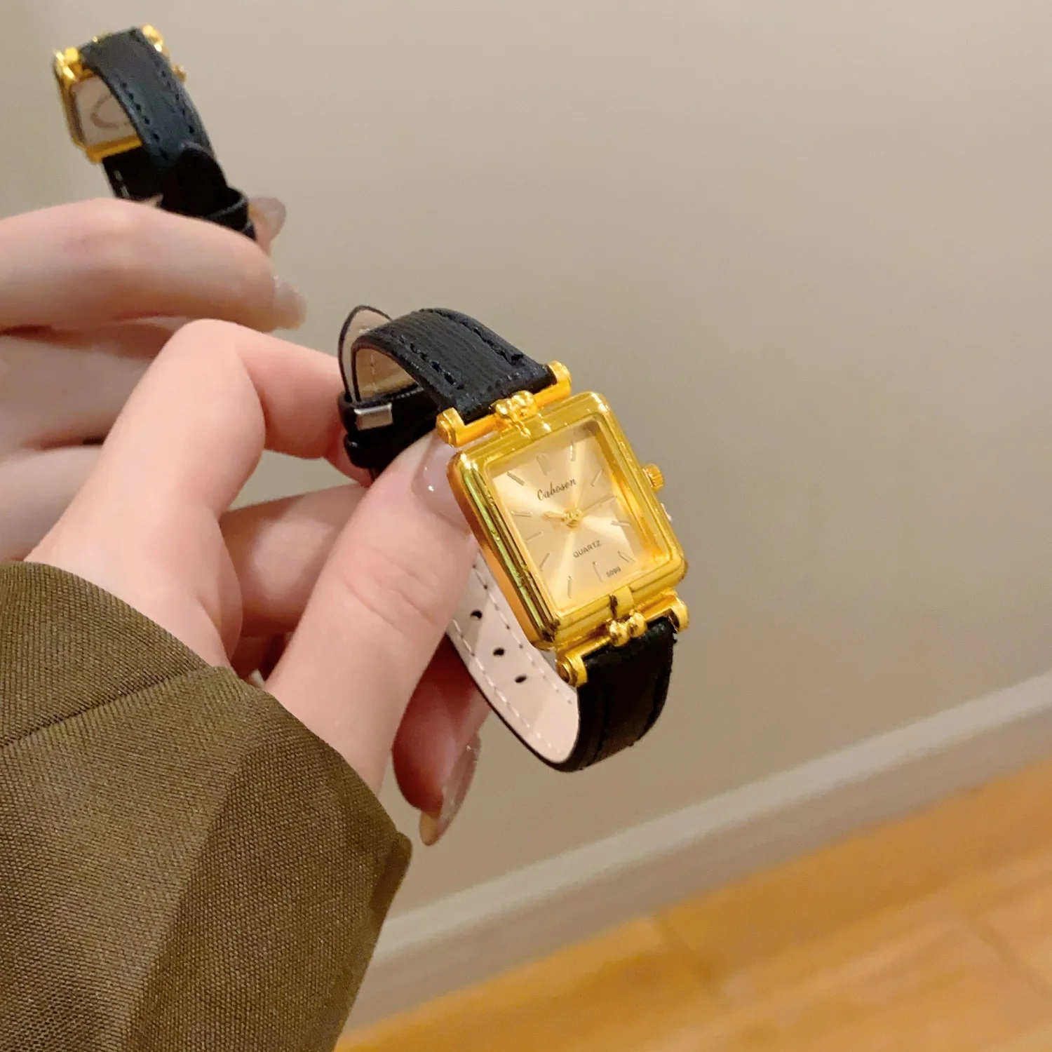 عادية رقيقة حزام من الجلد النساء الساعات المألوف ساحة الهاتفي ساعة كوارتز السيدات ساعات المعصم الإناث ساعة هدية Reloj Mujer