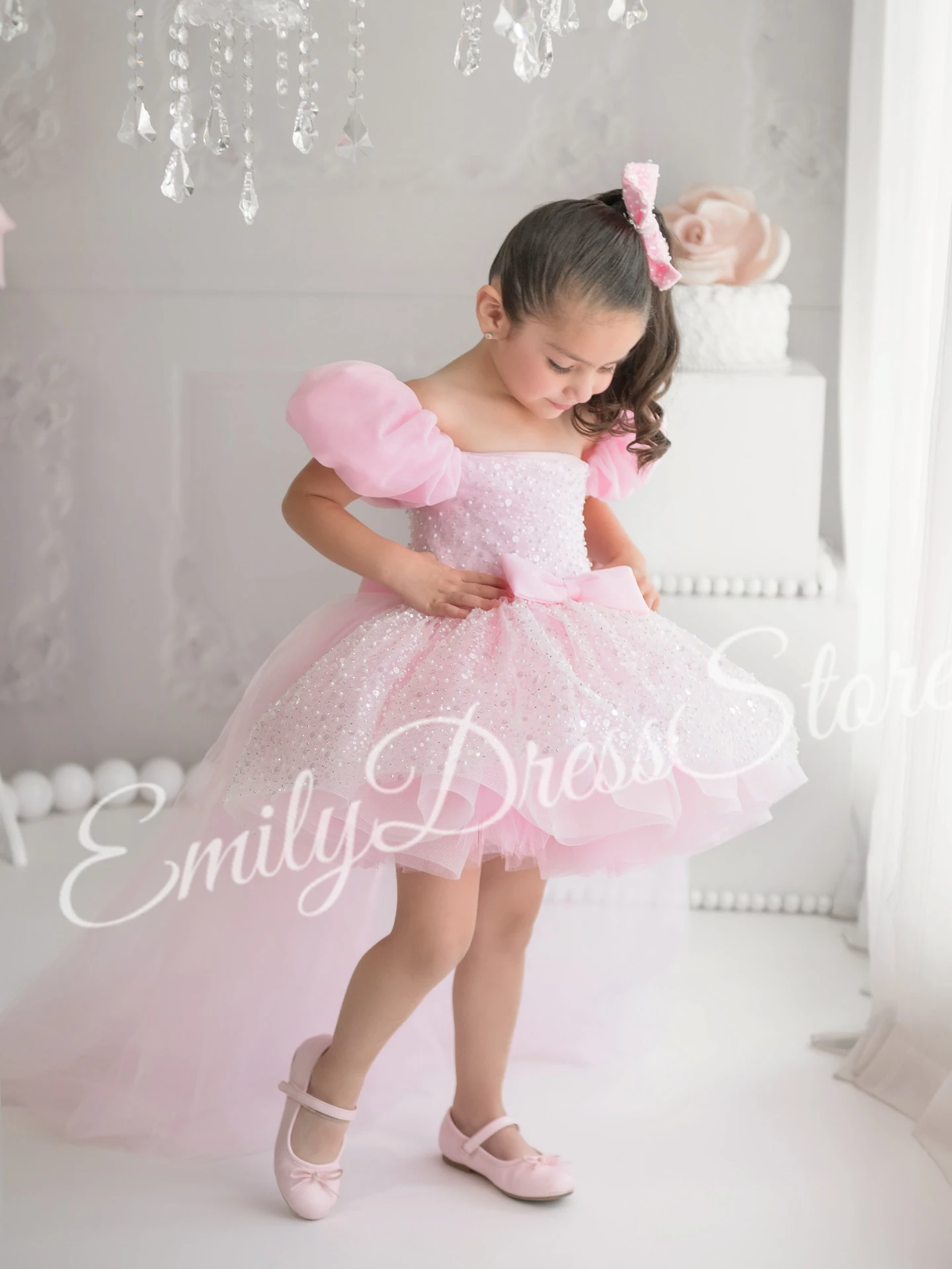 

Lovely Pink Flower Girl Dresses for Wedding Short Sleeve Sequins Bow Knee Lenght Girls Party First Communion Gowns Customized