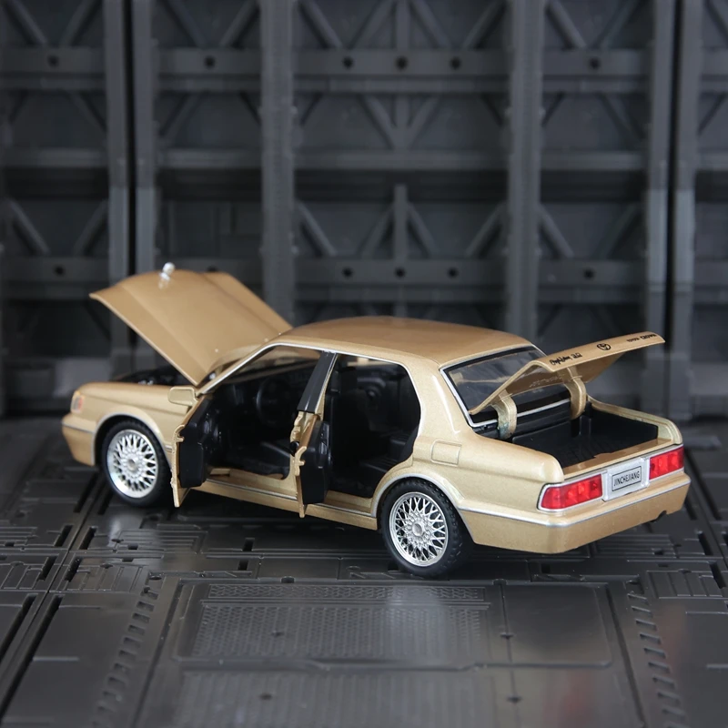 1: 32 simulación Toyota Crown coche en miniatura de aleación colección de adornos puertas de coche y tapa de motor maletero puede abrir regalo de coche