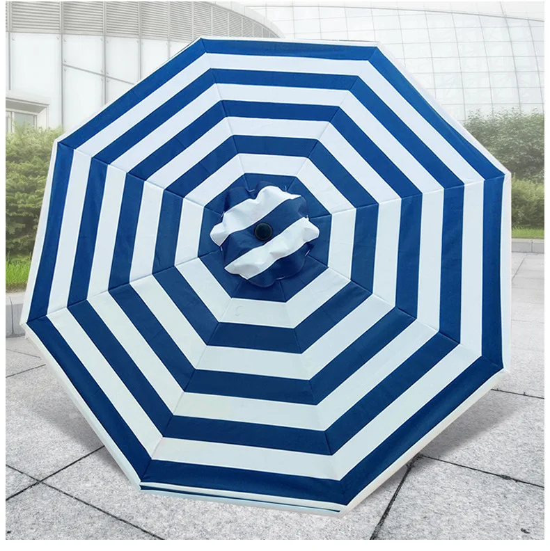 مظلة عمود حديدي مخططة بحافة قوسية ومظلة كرنك يدوية مخططة أفقية على الشاطئ مقهى الإنترنت المشاهير في الهواء الطلق المطر أ