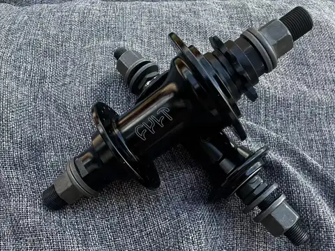 CULT Logotypnav Kassettnav Högerstyrd 4 spärrhakar 108 ingreppspunkter 9T 14mm /3/8tum 36h Bmx-nav superhögljudda 10 best sales BMX-nav - №5