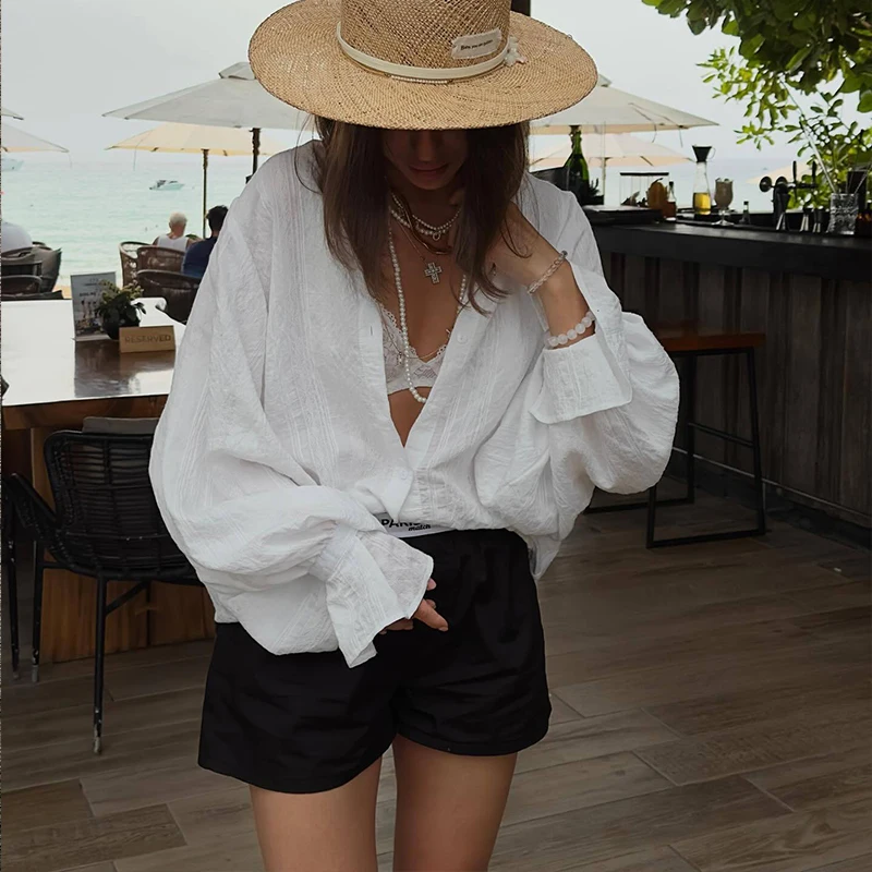 BKLD Elegancka bluzka damska w jednolitym kolorze, zapinana na guziki, z rozszerzanymi rękawami, luźny krój, modna koszula w stylu vintage, damska odzież, topy, kolekcja 2025