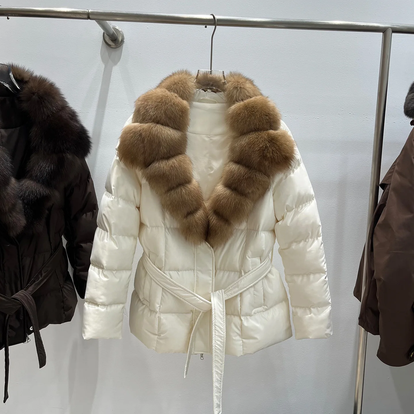 Winter White Duck Down Fur Outwear Women Natural Large Fur Collar Keep Warm Down Jacket Female Detachable Lace Up Quilted Jacke
