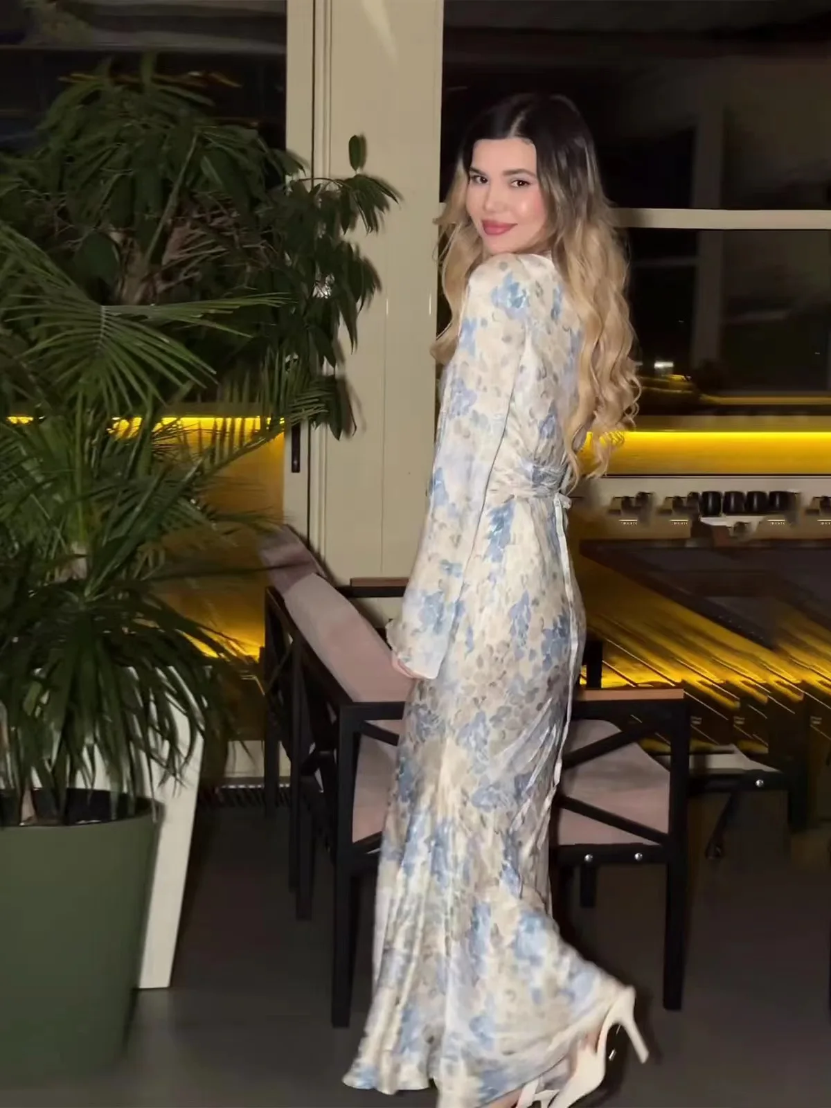 تنورة Ele Satin مطبوعة Dr Ladylike V-ne بحزام طويل Sve على شكل حرف a للتنقل منتصف الخصر إنتاج صيني