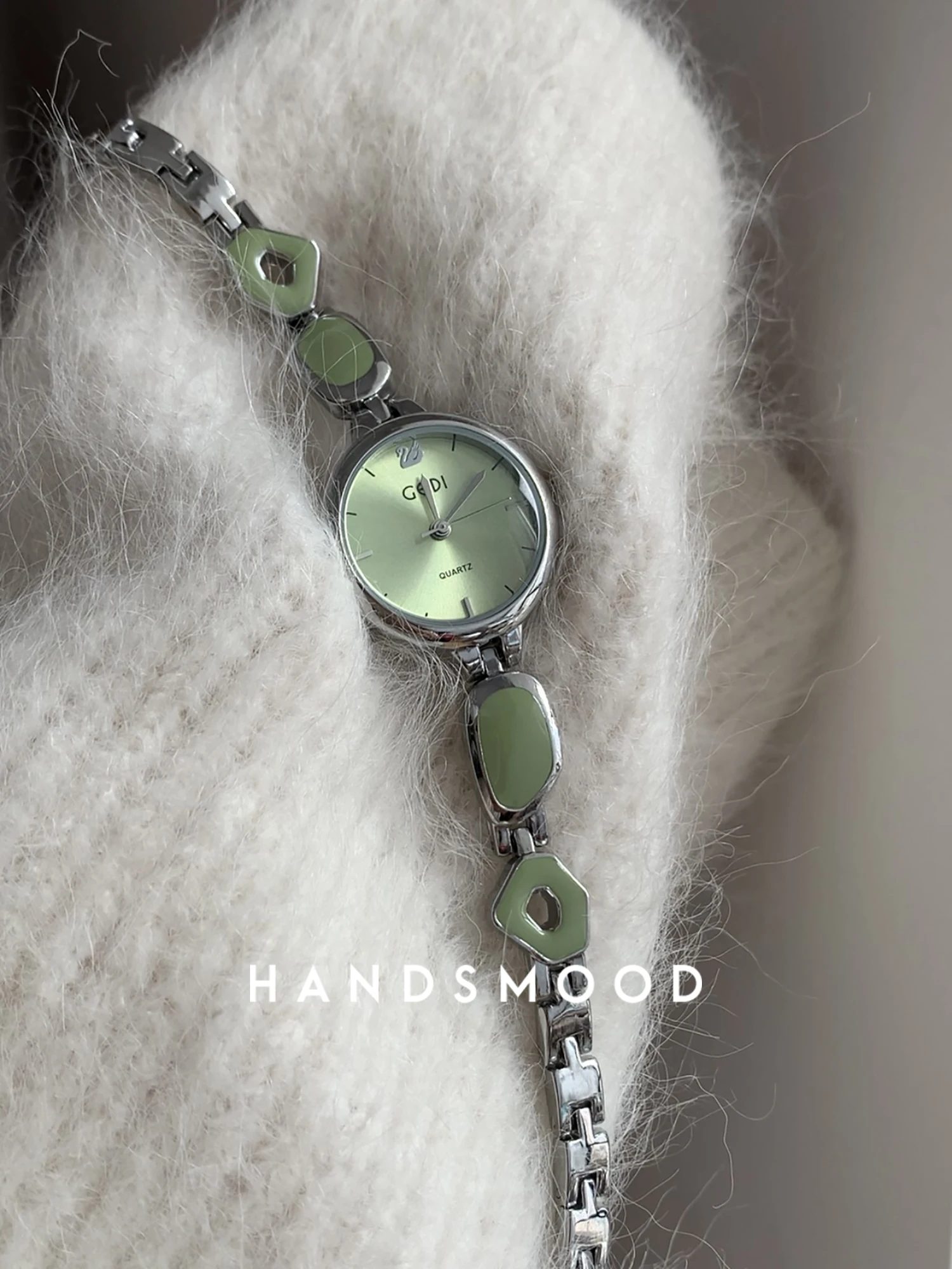 

Elegant Women'S Wristwatch, New Fashionable Green Series, Versatile And Stylish Bracelet Watch, Women'S Gift, Women'S Accessory.