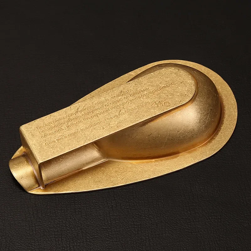 A Pure Copper Vintage and Practical Cigar Ashtray Is Placed on The Living Room Table As A Gift for Cigars