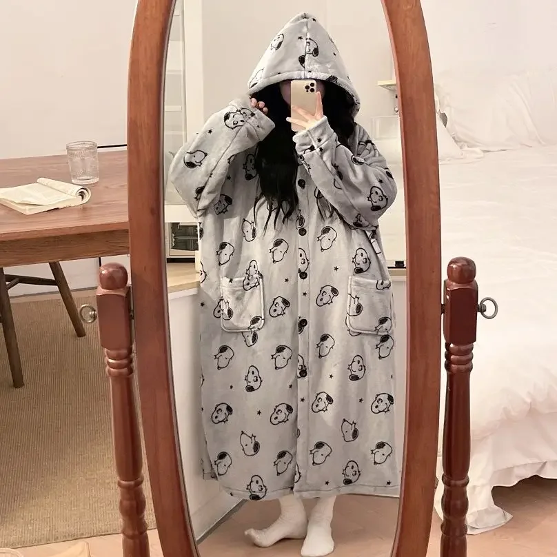 Camisón de terciopelo Coral con dibujos de maní para mujer, pijamas con capucha de Anime Kawaii Hello Kitty, ropa de hogar de longitud media para otoño e invierno