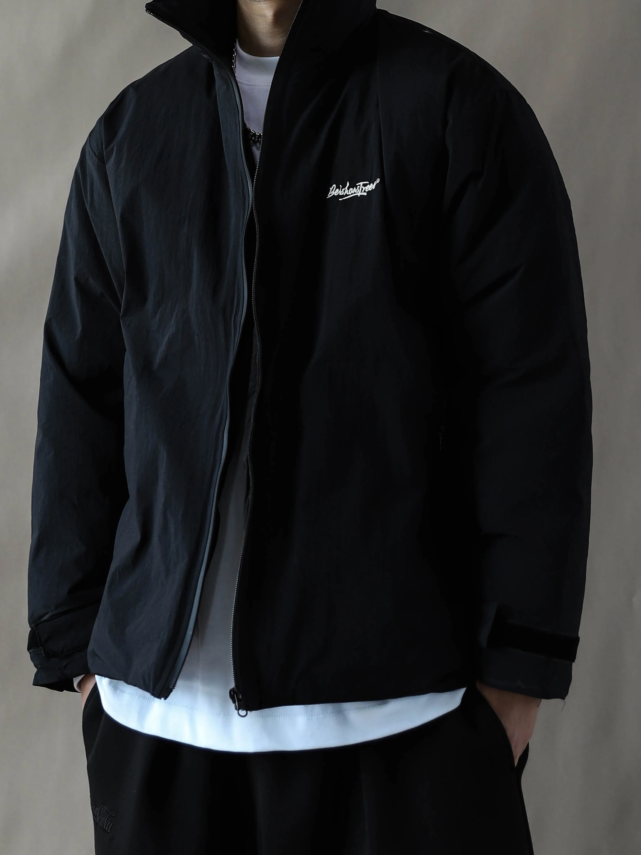 

Мужская пуховая куртка в стиле ретро с воротником-стойкой, свободного кроя, повседневная, теплая, черная, новинка 2025 года, винтаж 90-х, белая, с наполнителем из пуха.