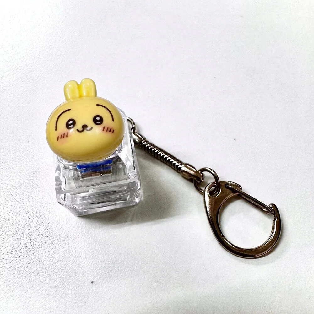 LED Chiikawa Tastatur-Schlüsselanhänger, Fidget-Spielzeug, Kawaii, mit Klicktasten, zur Stresslinderung, tragbares Schreibtisch-Schlüsselzubehör, süßes Deko-Geschenk für Fans – Detail 4