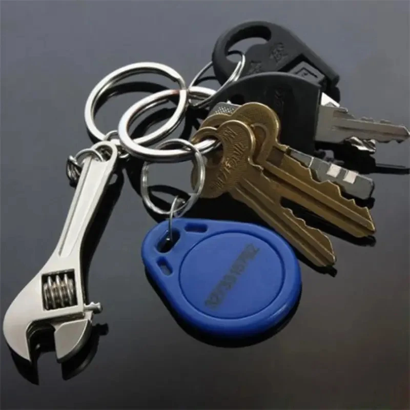 1pc Creative Tool Adjustable Wrench Spanner Key Chain, Metal Keychain For Men