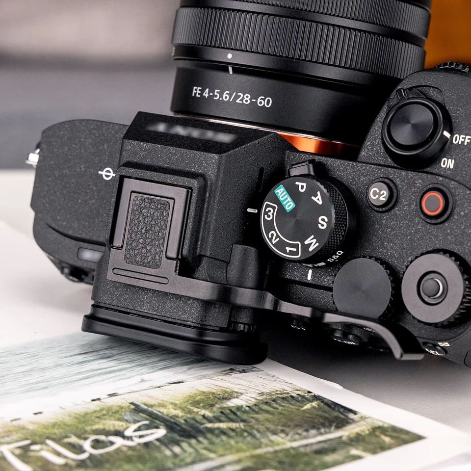JJC ソニーA7M4/A7IV用メタルサムグリップ 5.8g