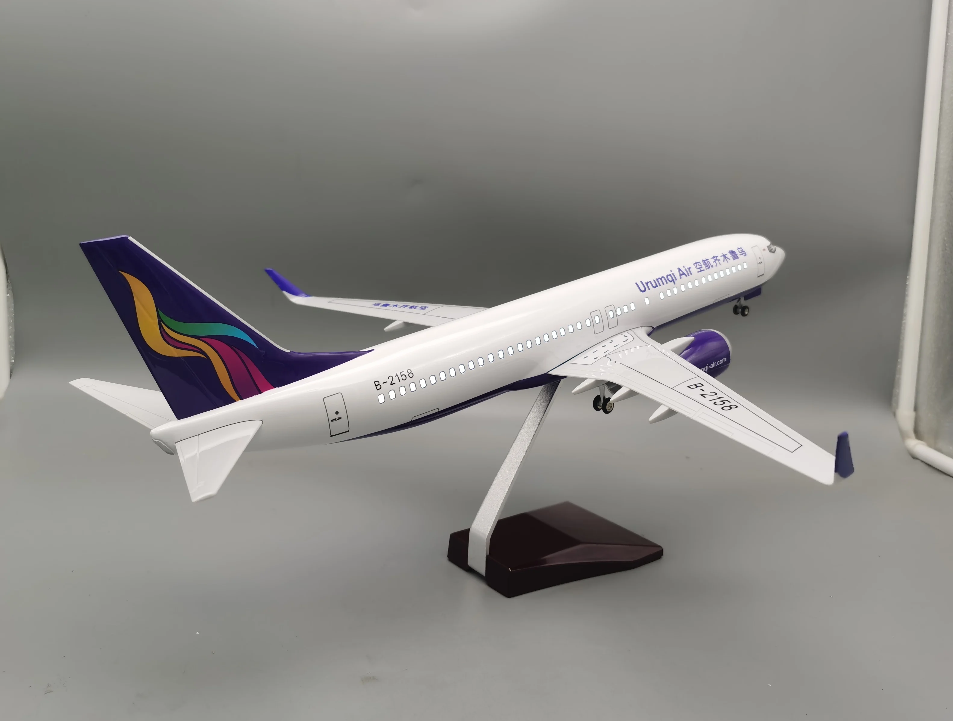 47CM Souvenir Plane Toy 737-800 Urumqi Large Model Airplane Resin Aircraft Modelwith LED Light(Touch or Sound Control) for