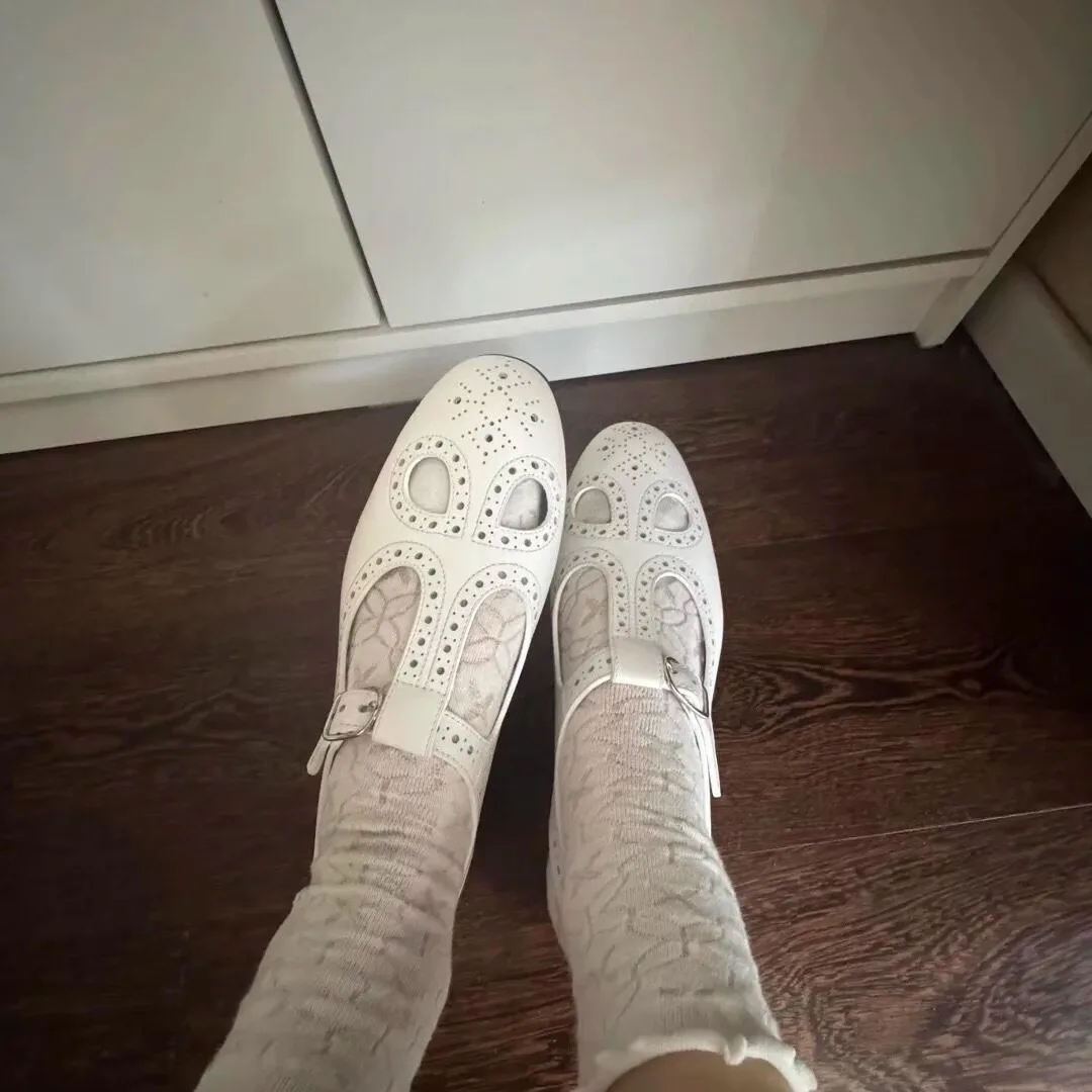 

Fashion Low Heels Mary Janes Hollow Out Flats White Round Head Sandals Buckle Strap Zapatos Mujer Dress Shoes for Women