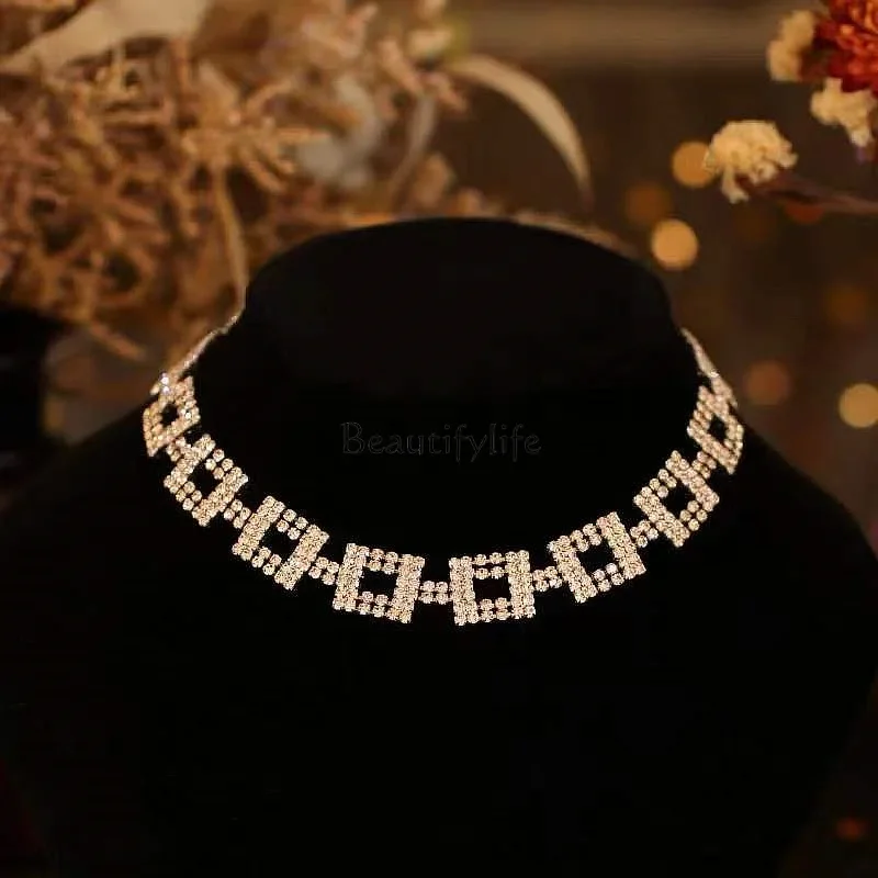 

European and American full diamond chain, light luxury European and American super flash rhinestones, short dress accessories