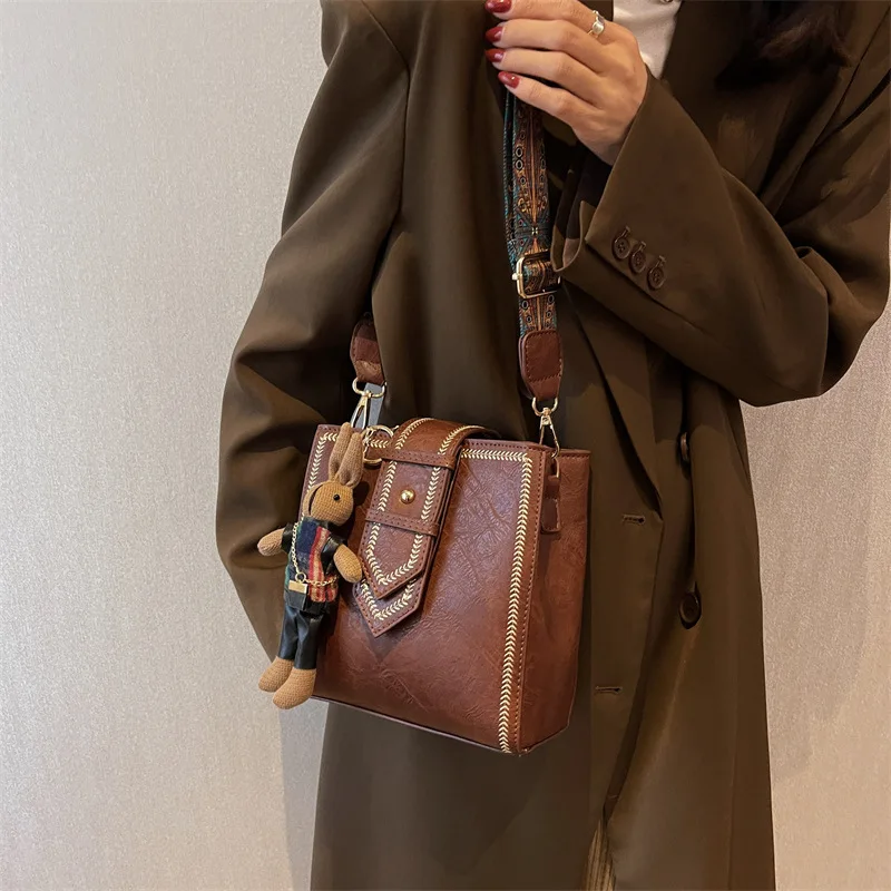 Senior sense of retro small bag female 2024 spring and summer new trend crossbody bag small square bag fashion shoulder bag