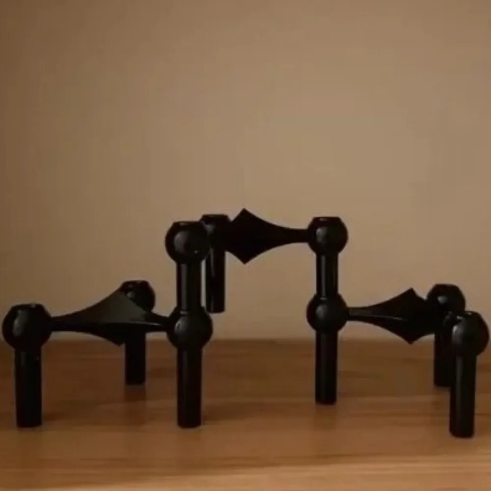 Candelabro de estructura Molecular de Metal de lujo ligero, soporte de vela de plata nórdica, candelabro decorativo para el hogar, regalo