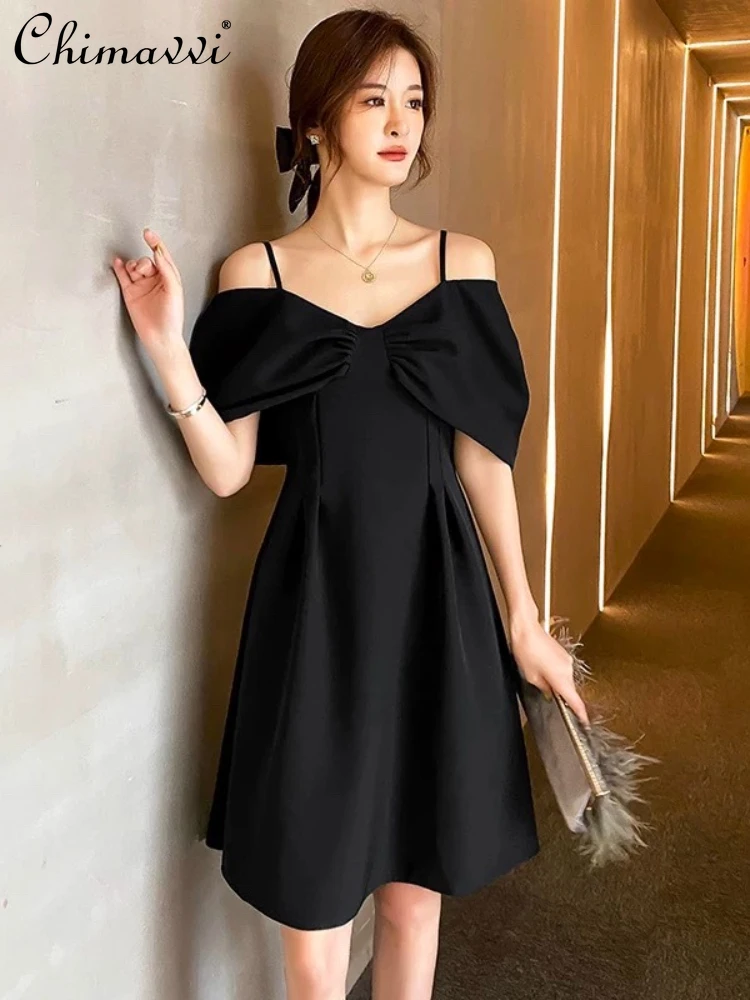 ภาษาฝรั่งเศสคํา Elegant Retro ชุดเดรสสั้นสีดํา V คอปิดไหล่เอวสูง Slim A-Line อารมณ์ Socialite Party Dress ผู้หญิงฤดูร้อน