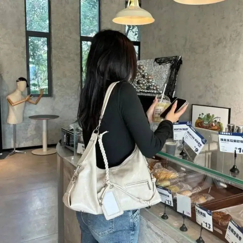 Bloom Korean Style Retro Woven Tote Women Leather Textured Large Capacity Underarm Ladies Fashion Commute Shoulder Bag