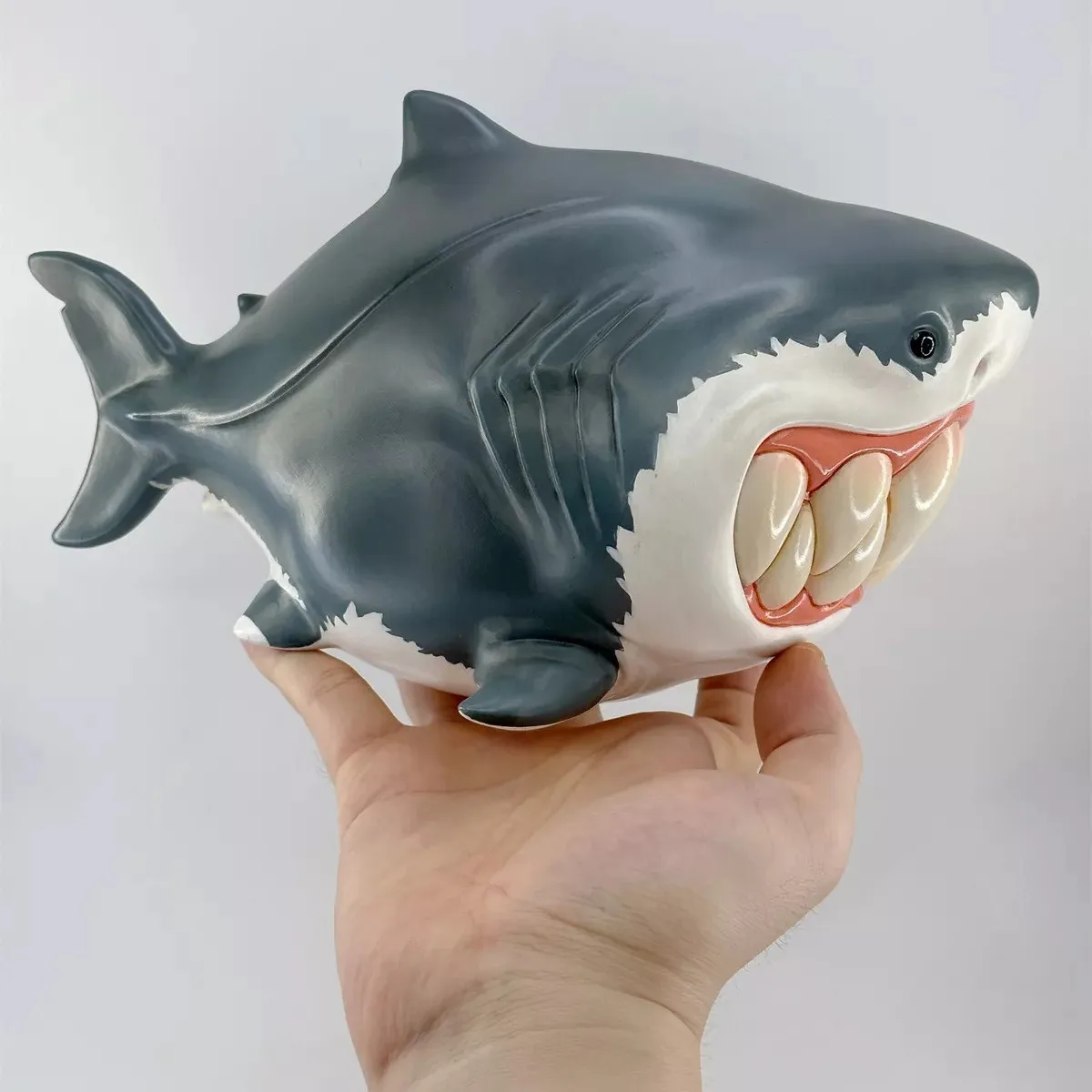 تمثال وحش القرش العملاق - ديكور كبير الحجم ذو طابع ساحلي للمنزل/الحديقة على Instagram-Worthy Fantasy Creature Art Piece
