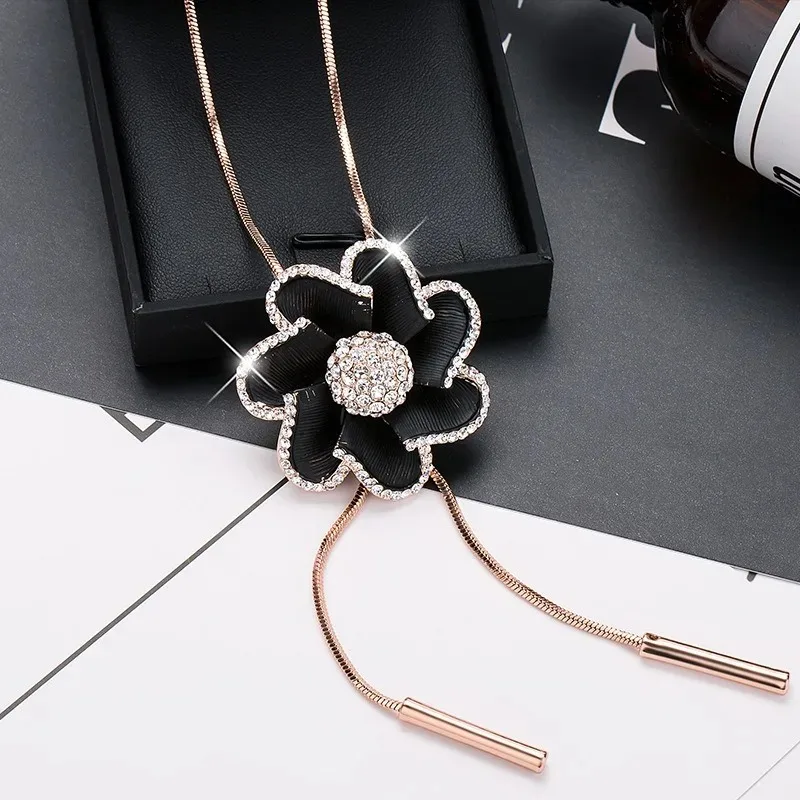 

Flower sweater chain, high-end diamond necklace with long tassels, retro necklace, fashionable clothing necklace