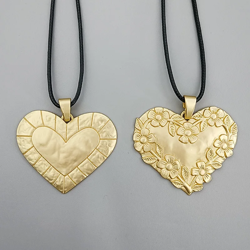 

1 Piece Women Fashion Boho Long Sweater Chain With Flower Heart Pendant Necklace Romantic Gift For Girlfriend, Daily Accessories