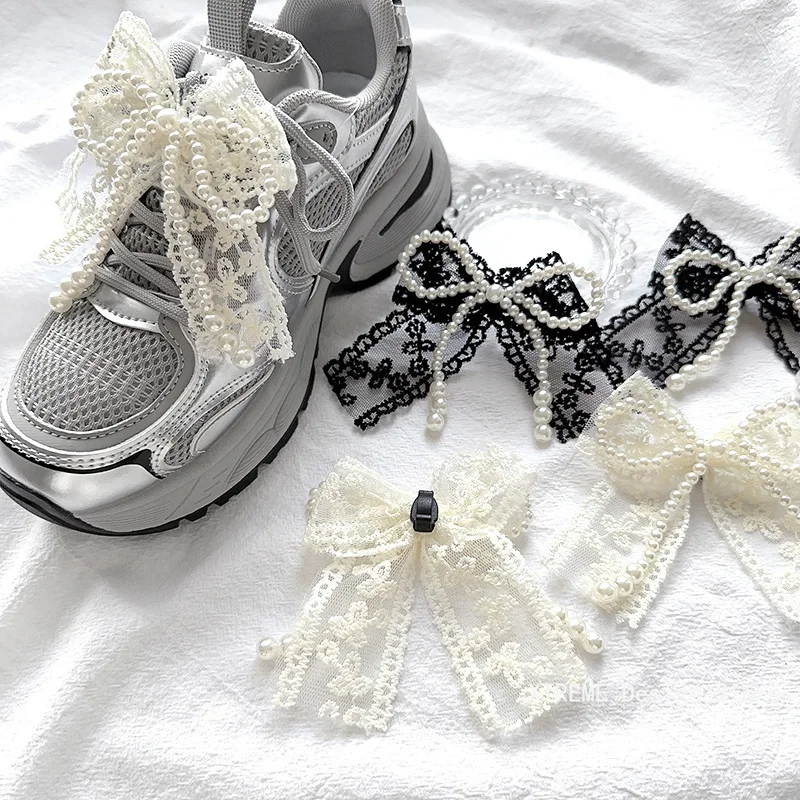 

1 пара модных кружевных шнурков с жемчужным бантом, подвески для кроссовок, декоративная обувь с цветочной пряжкой, декоративные аксессуары для обуви премиум-класса